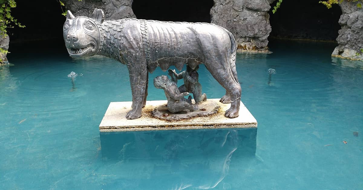La Lupa Capitolina con Romolo e Remo